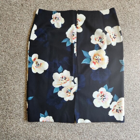 Lord & Taylor Floral Pencil Skirt – Size 12 - Picture 4 of 4